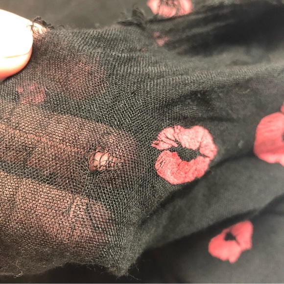 Infinity Kisses Scarf - Picture 4 of 7